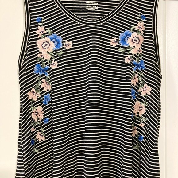 AMERICAN EAGLE Black and white striped floral embroidery tank top ~ XS SMALL tee - Picture 3 of 14